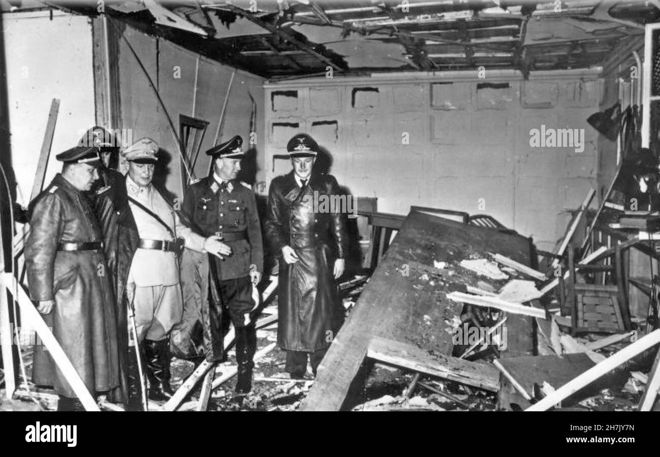 20 JULY PLOT TO KILL HITLER. Martin Bormann at left, Herman Göring (in white uniform) and Bruno Loerzer (second from right) inspect the damaged conference room at Hitler's Wolf's Lair field HQ near Rustenburg, East Prussia on 20 July 1944 Stock Photo