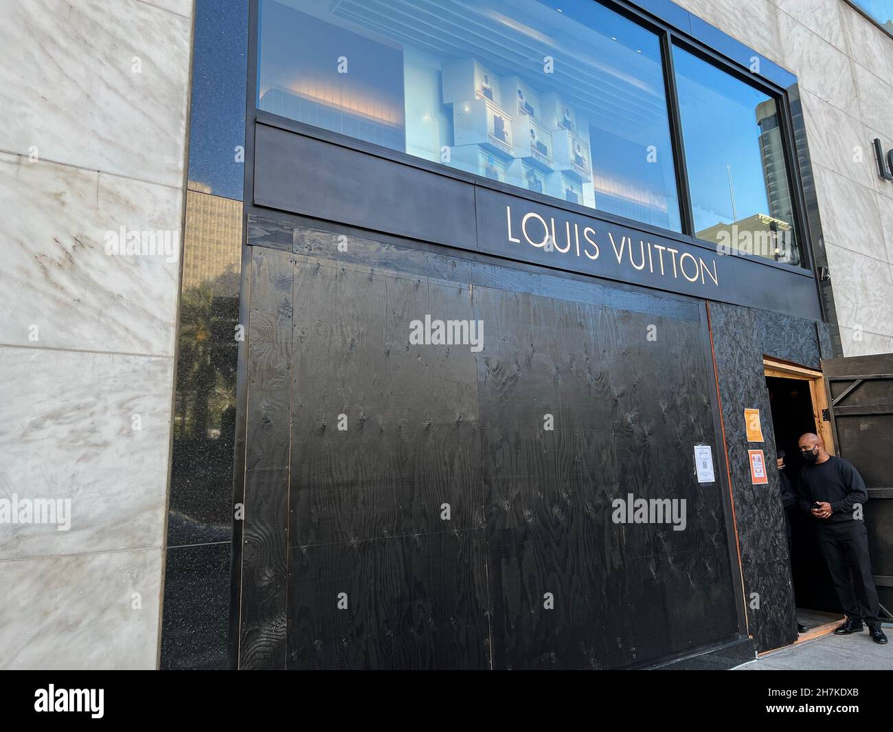 San Francisco, United States. 22nd Nov, 2021. The Louis Vuitton store in  San Francisco's Union Square remains boarded up on Nov. 22, 2021 after  thieves ransacked the store three days earlier. Videos