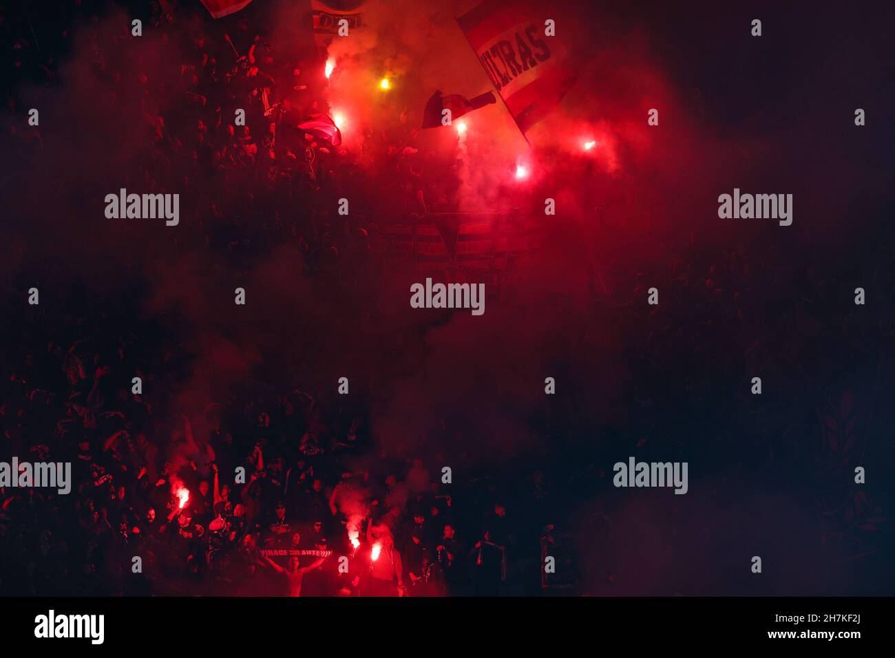 Paris, France, 20th November 2021. PSG fans light flares during the Ligue 1  match at Le Parc des Princes, Paris. Picture credit should read: Jonathan  Moscrop / Sportimage Stock Photo - Alamy