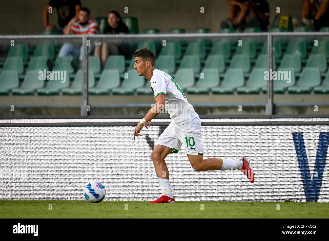 Verona, Italy. 21st Aug, 2021. Filip Djuricic (Sassuolo) portrait in action during Hellas Verona FC vs US Sassuolo (portraits), italian soccer Serie A match in Verona, Italy, August 21 2021 Credit: Independent Photo Agency/Alamy Live News Stock Photo