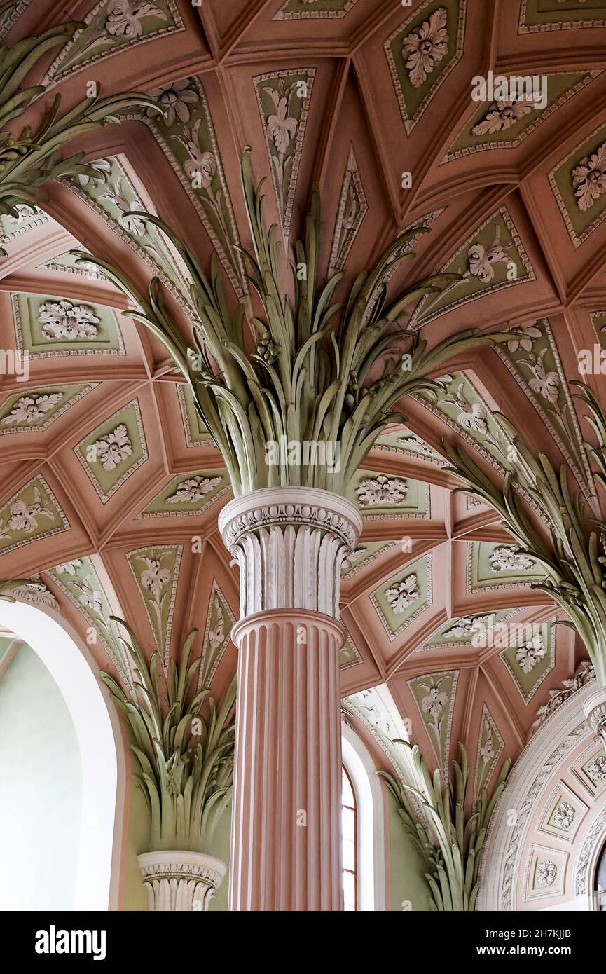 Row one column hi-res stock photography and images - Alamy