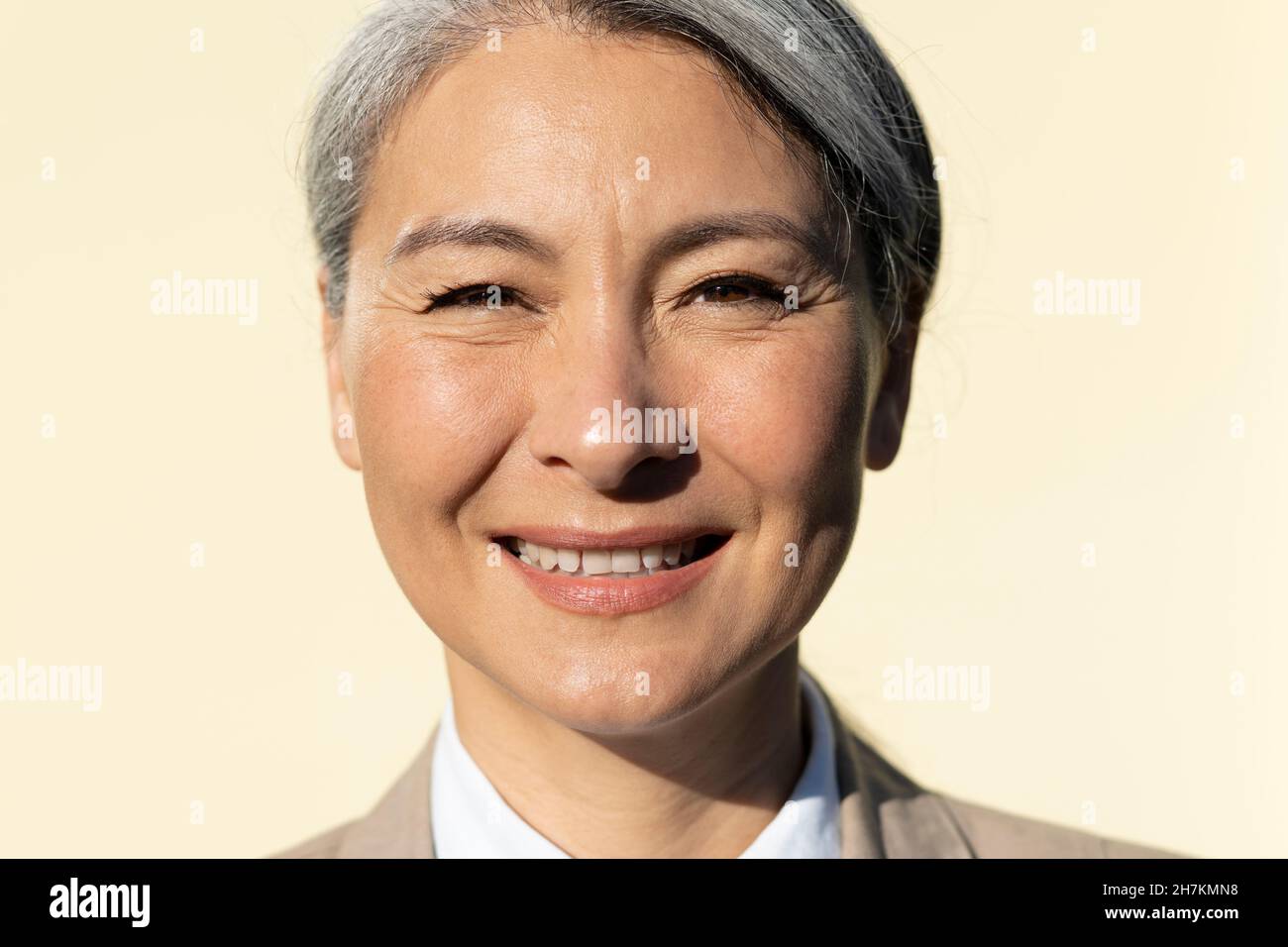 Beautiful mature asian woman hi-res stock photography and images - Alamy