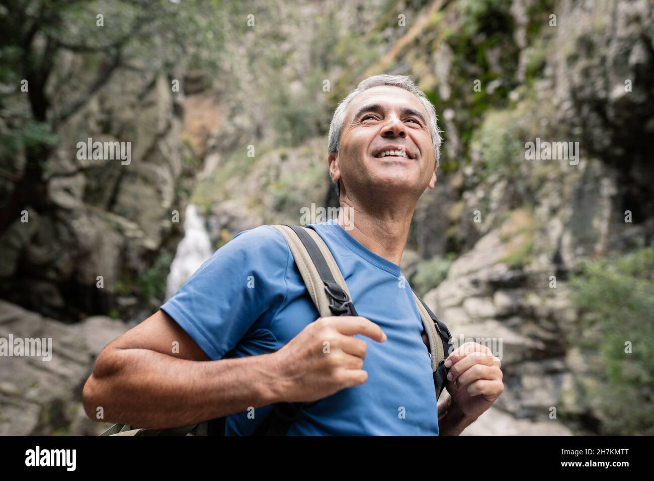 Side view male tourist in hi-res stock photography and images - Alamy
