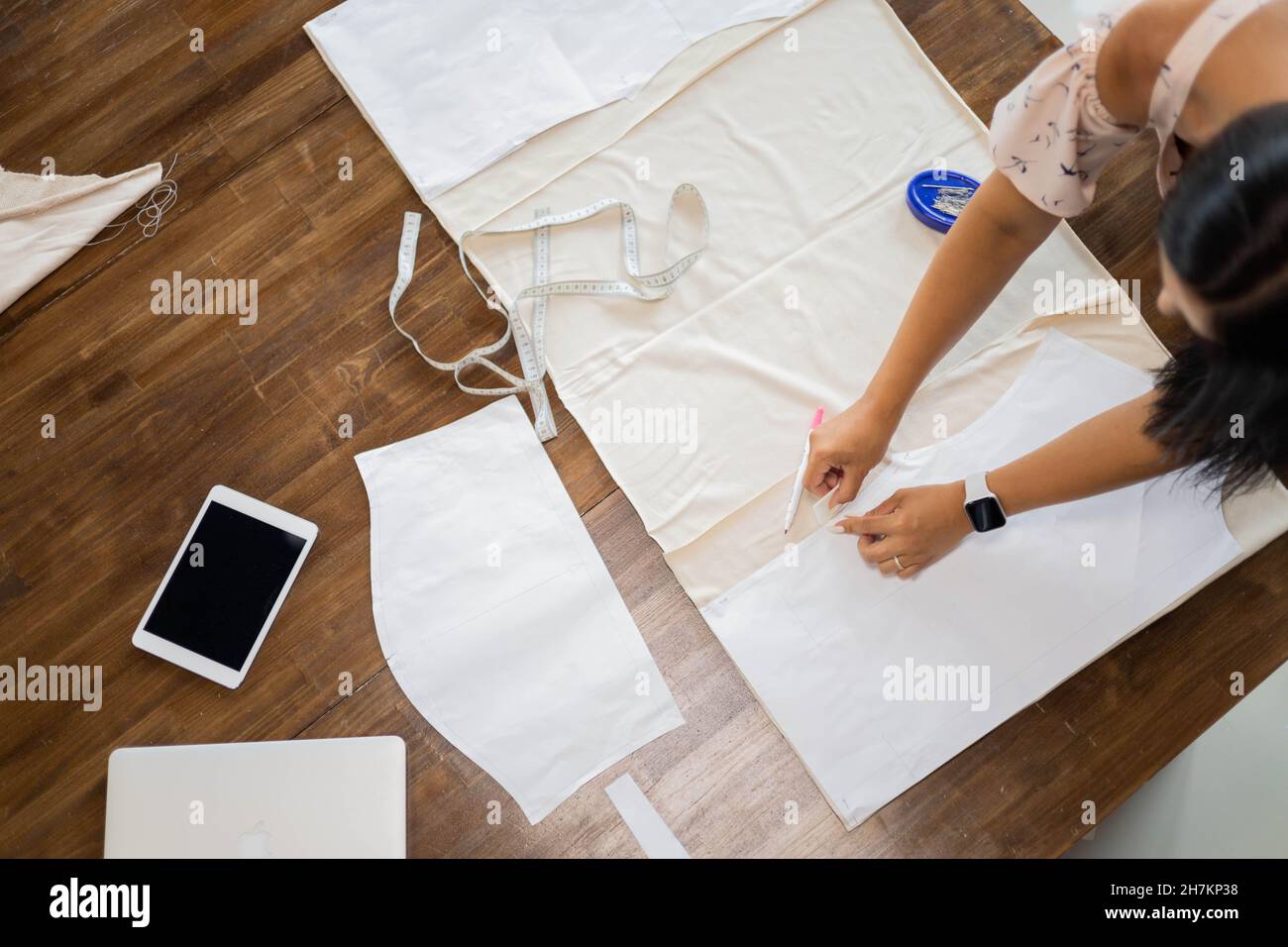 Dressmaking paper pattern hi-res stock photography and images - Alamy