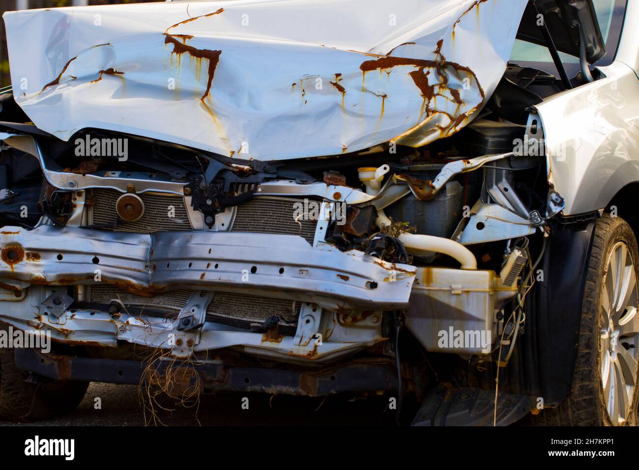 Car accident smashed car vehicle collision. Close up large fender bender Stock Photo Alamy