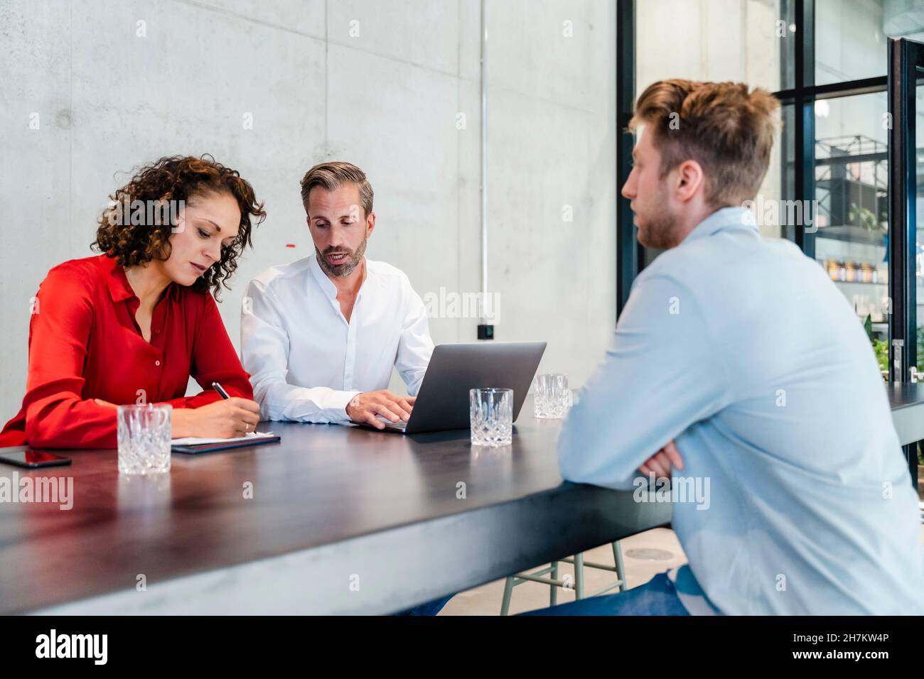 Recruiter writing in paper hi-res stock photography and images - Alamy