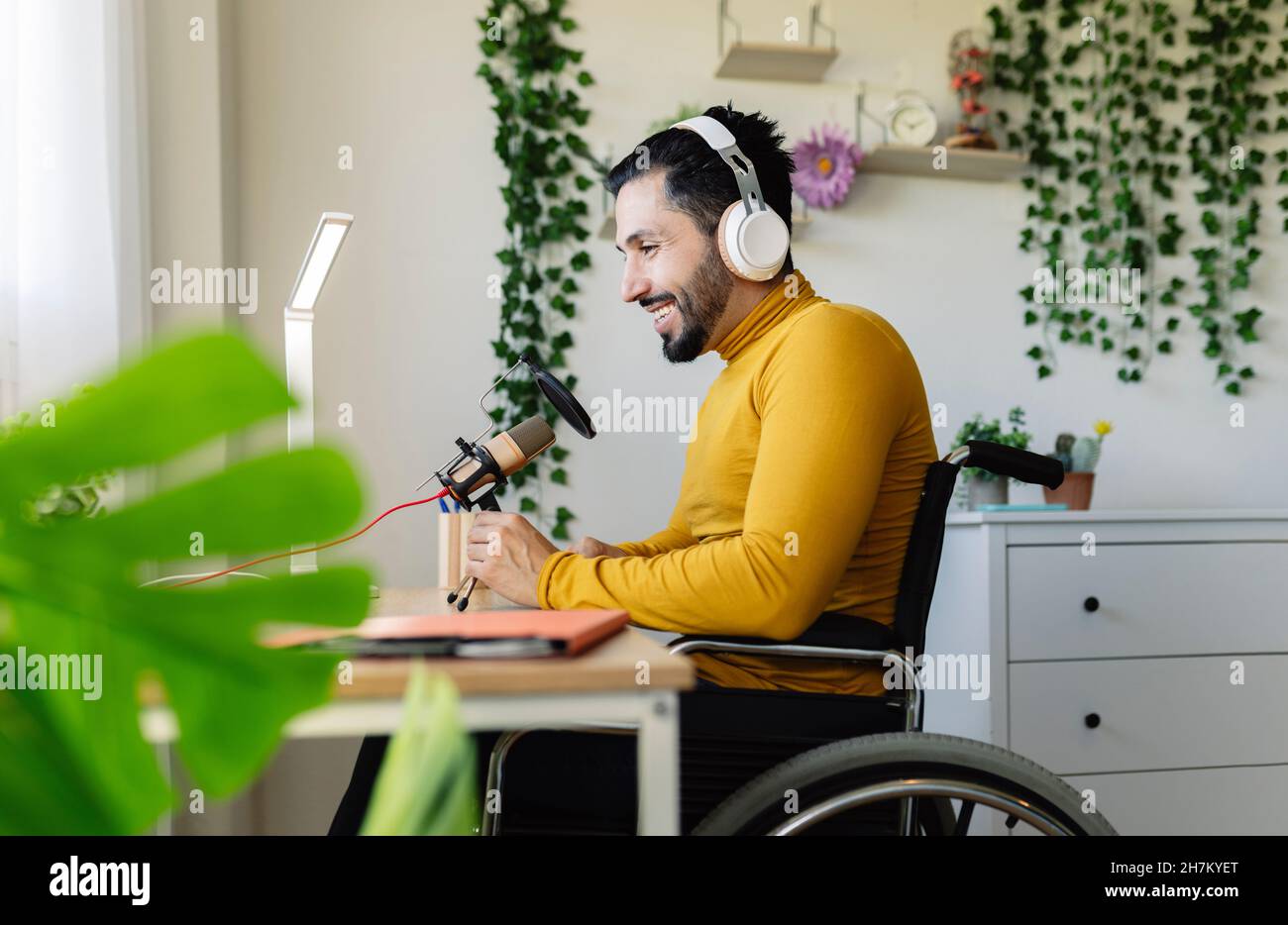 Smiling disabled businessman using virtual reality headset at home Stock Photo