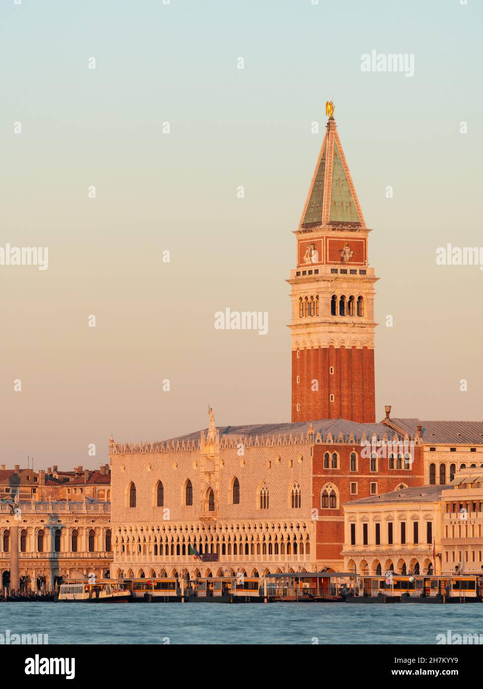 Venice wedding palace hi-res stock photography and images - Alamy