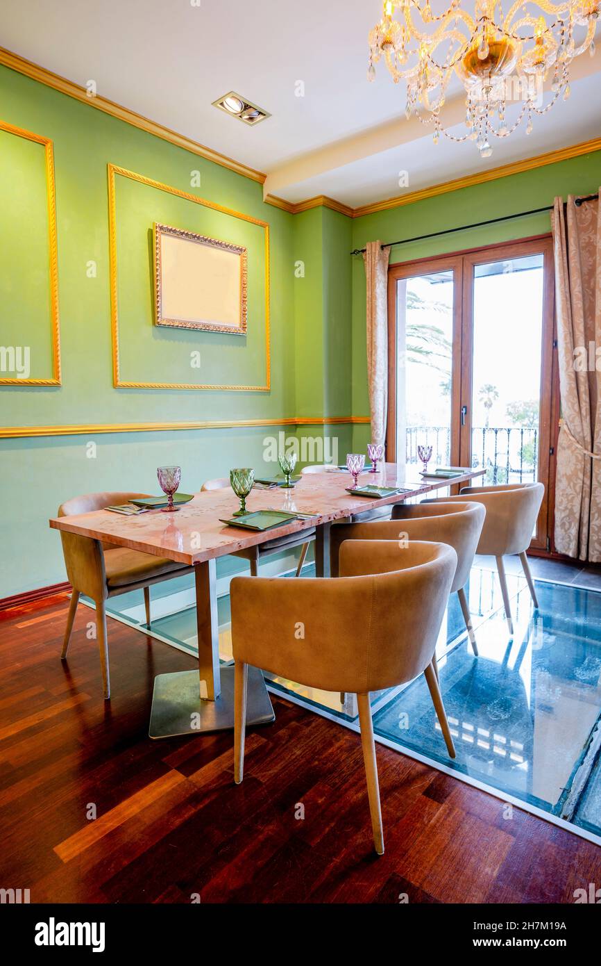 Seating arrangement for customers in restaurant Stock Photo Alamy