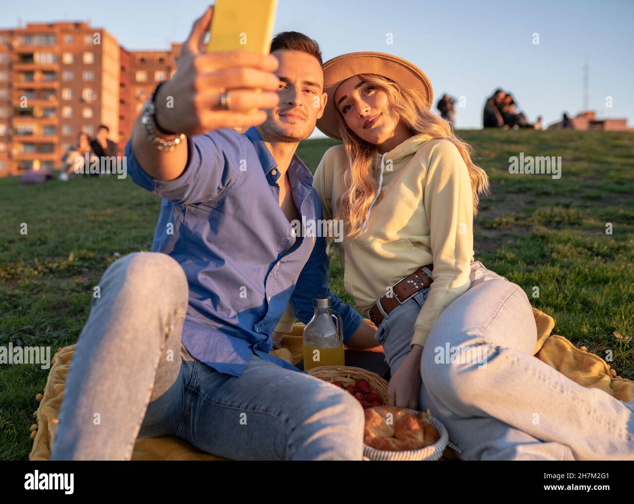 Young couple sitting hill hi-res stock photography and images - Alamy