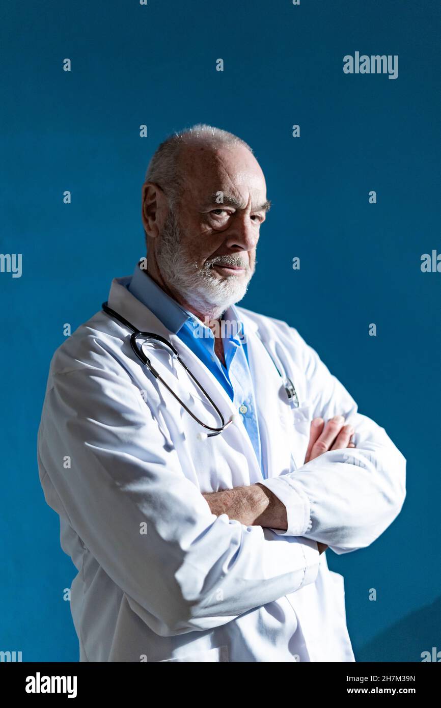 Doctor blue background hi-res stock photography and images - Alamy