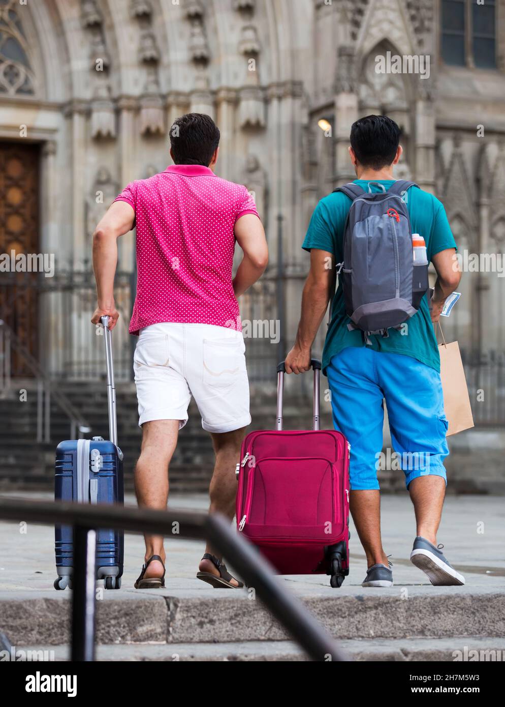 Tourists Walking With Suitcases Hi res Stock Photography And Images Alamy Tourists Walking With Suitcases Hi res Stock Photography And Images Alamy