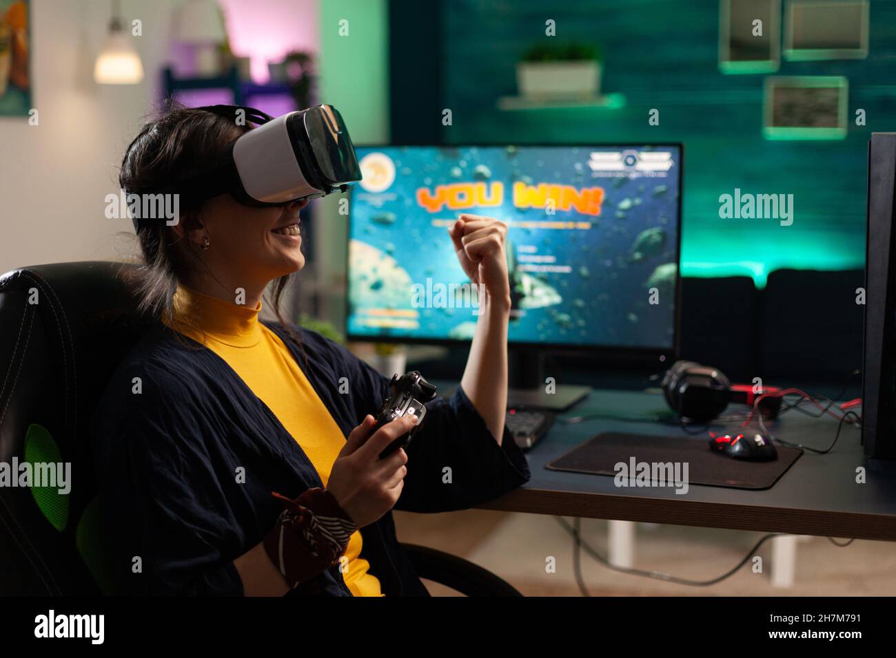 Person using controller vr hi res stock photography and images Alamy