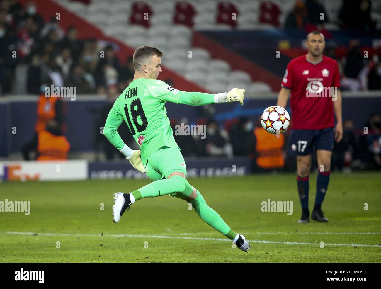 Lille, France, November 23, 2021, Goalkeeper of RB Salzburg Philipp Kohn during the UEFA Champions League, Group G football match between Lille OSC (LOSC) and FC RB Salzburg on November 23, 2021 at Pierre Mauroy stadium in Villeneuve-d'Ascq near Lille, France - Photo: Jean Catuffe/DPPI/LiveMedia Credit: Independent Photo Agency/Alamy Live News Stock Photo