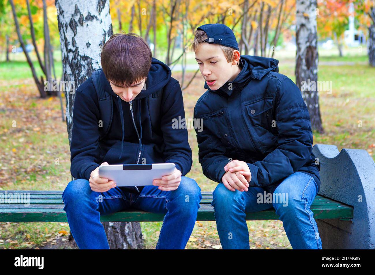 глаза завидущие руки загребущие. женские гримасы. чувства подростка. завидущий. это зависть.