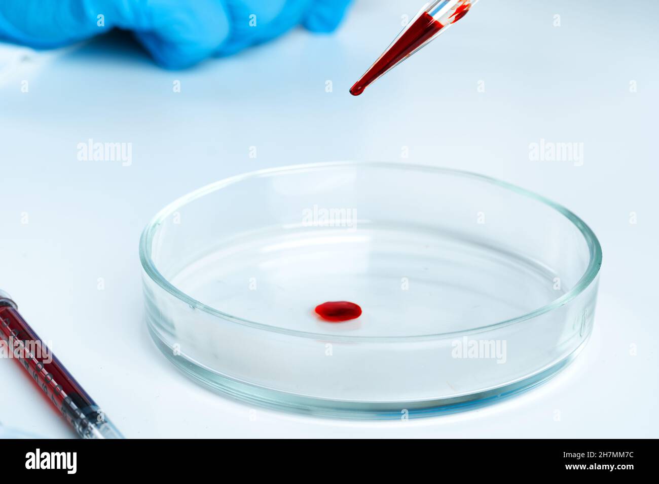 Glass dropper and Petri dish on laboratory table Stock Photo - Alamy