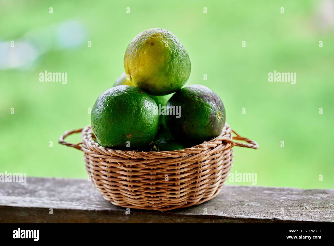 Basket lime green citrus fruit hi-res stock photography and images - Alamy