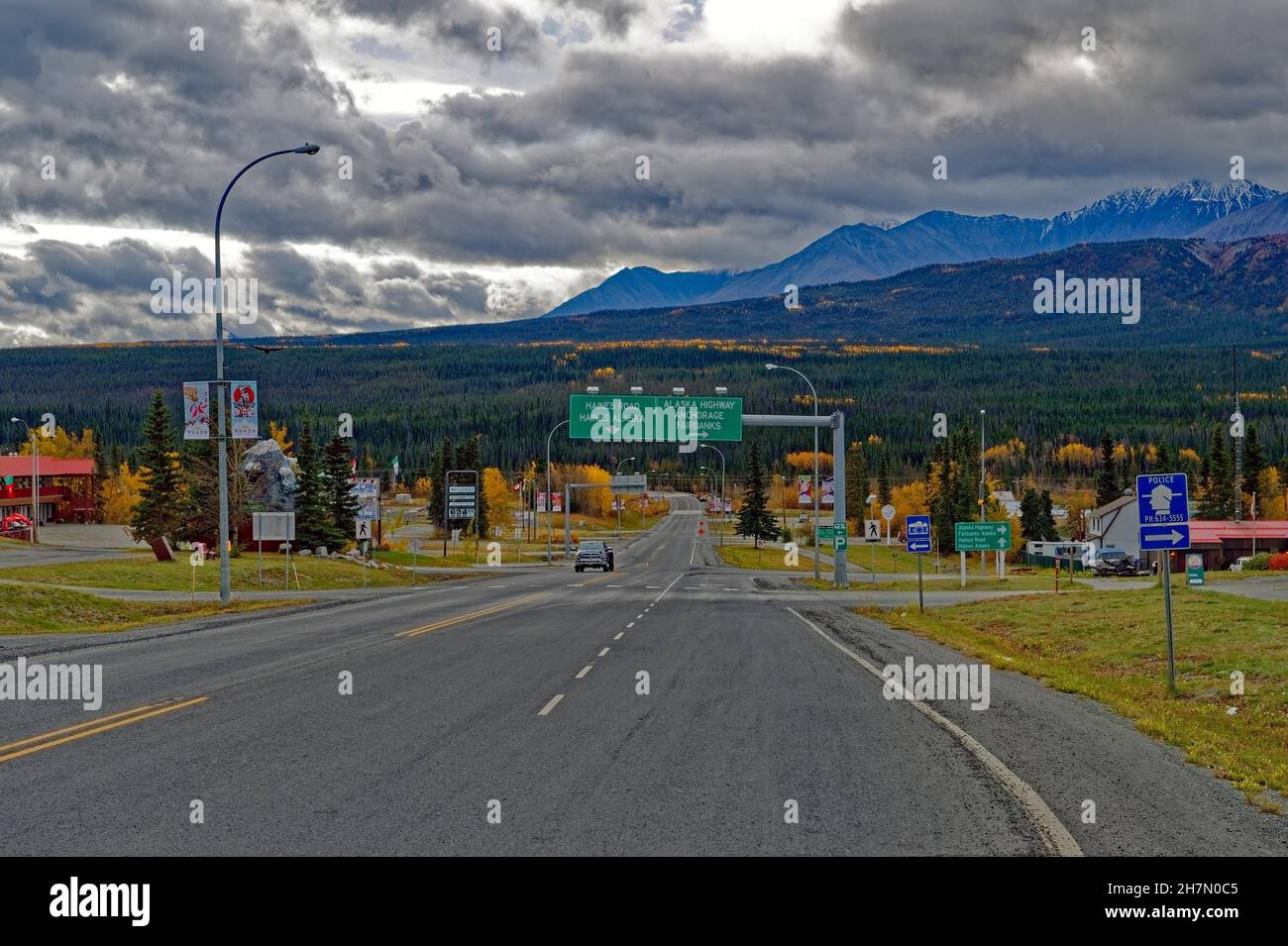 Intersection of Alaska Hwy. and Haines Hwy., Haines Junction, Kluane Front Range in the background, autumnal colours, impressive clouds, Yukon Stock Photo