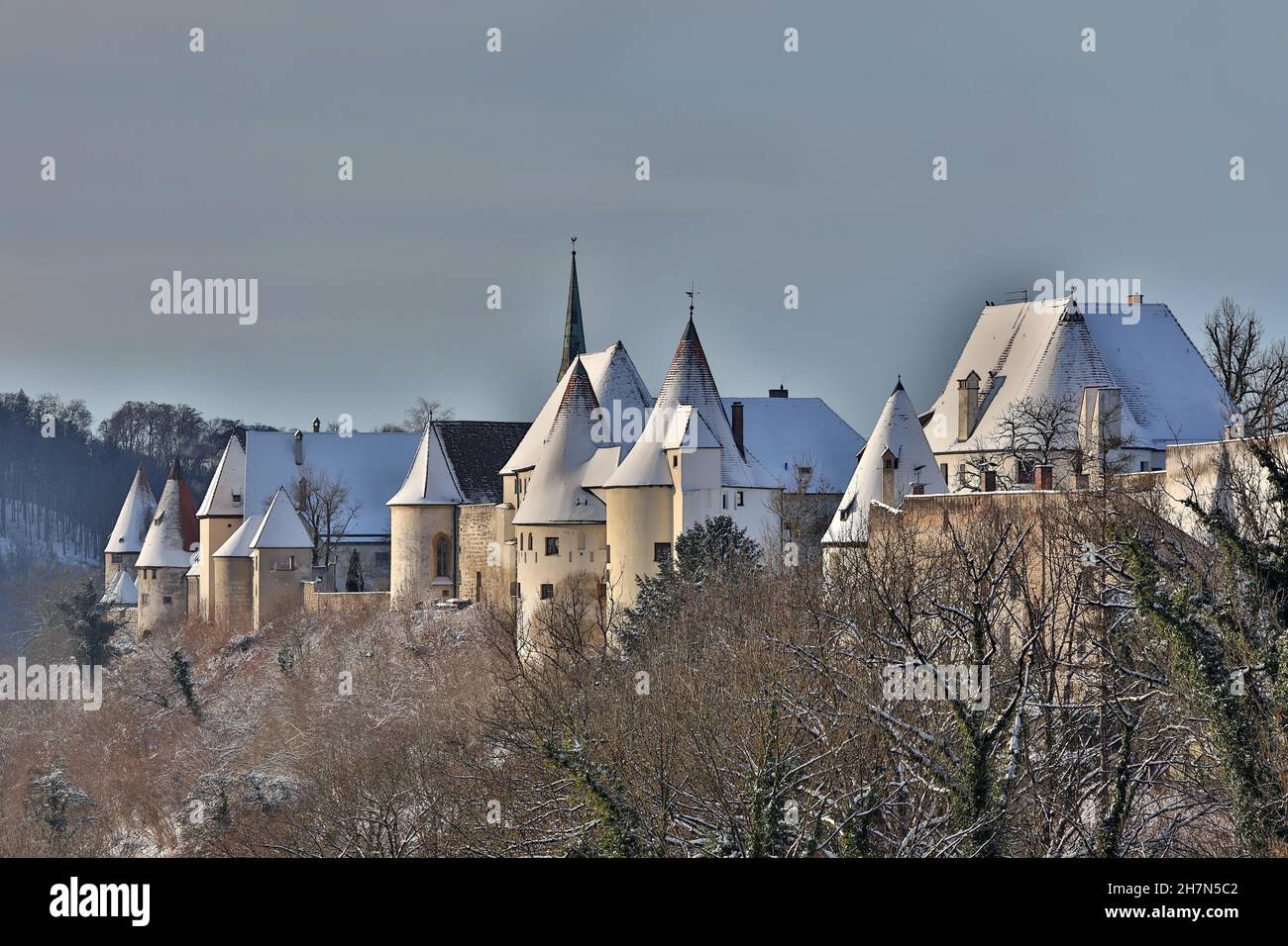 Snow-covered castle complex in the morning light, Burghausen, Upper Bavaria, Bavaria, Germany Stock Photo