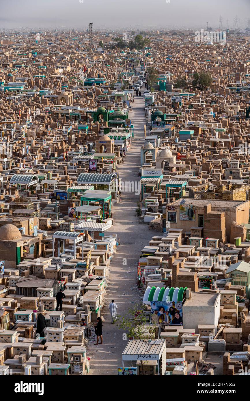 Overlook over Wadi Al-Salam or valley of peace Cemetery, Najaf, Iraq Stock  Photo - Alamy