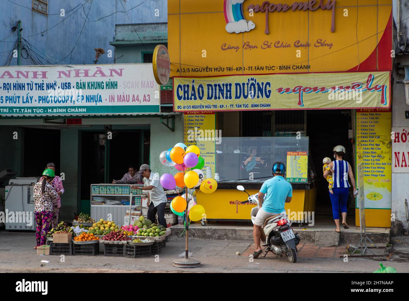 Can tho, Vietnam-April 5, 2018: A grocery shop in Can Tho Stock Photo