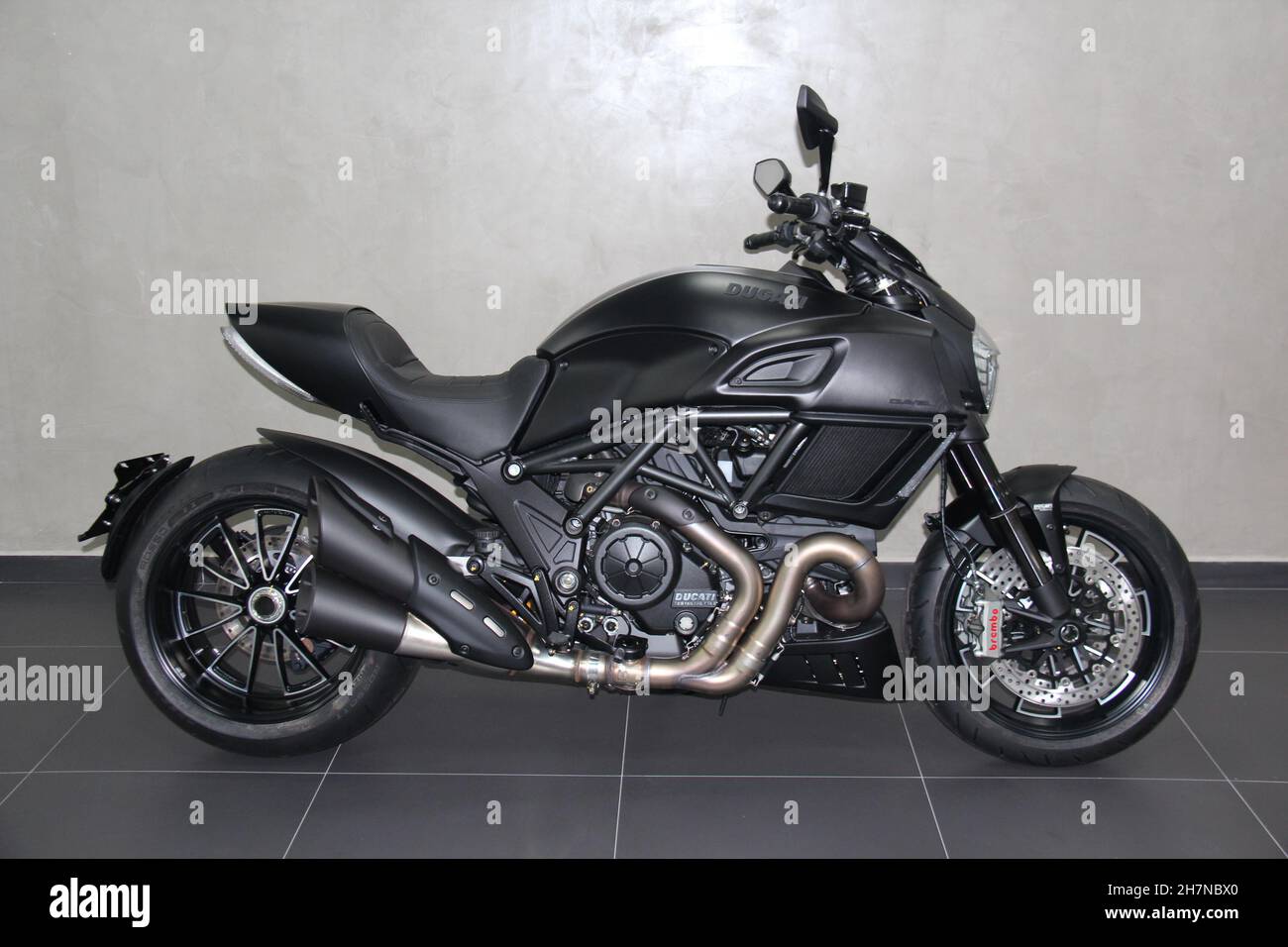 Ducati diavel dark 2018 deals