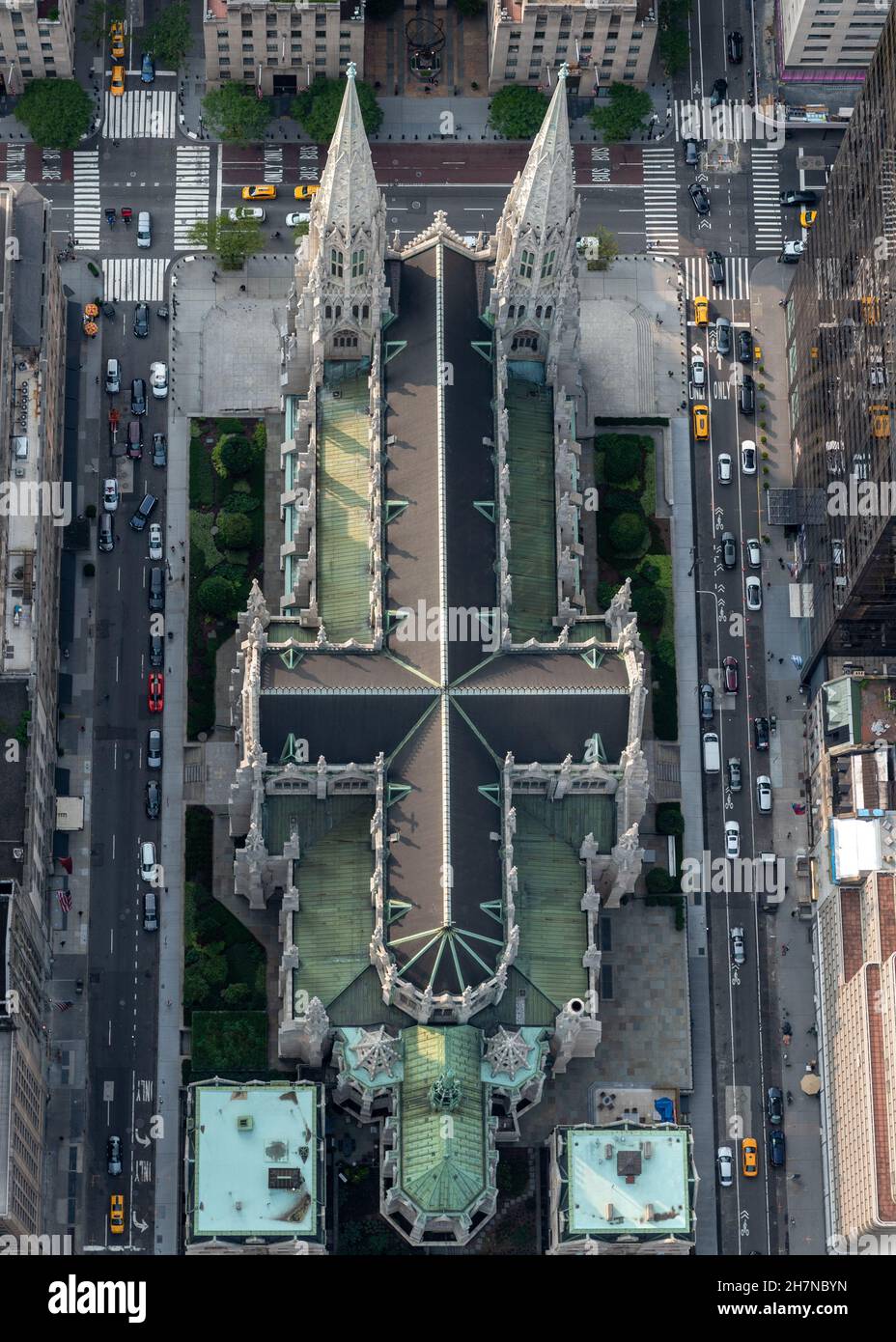 St patrick's cathedral new york aerial hi-res stock photography and ...