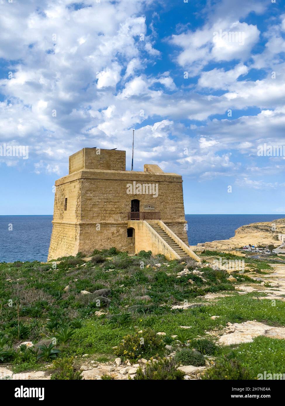 historischer Wachturm an Küste Dwejra Bucht, Drehort von Film Wickie und die starken Männer, Insel Gozo, Malta, Europa Stock Photo
