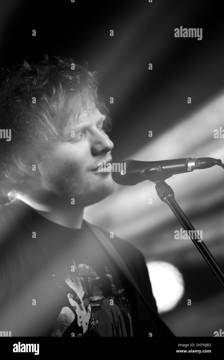 Ed sheeran Black and White Stock Photos & Images Alamy