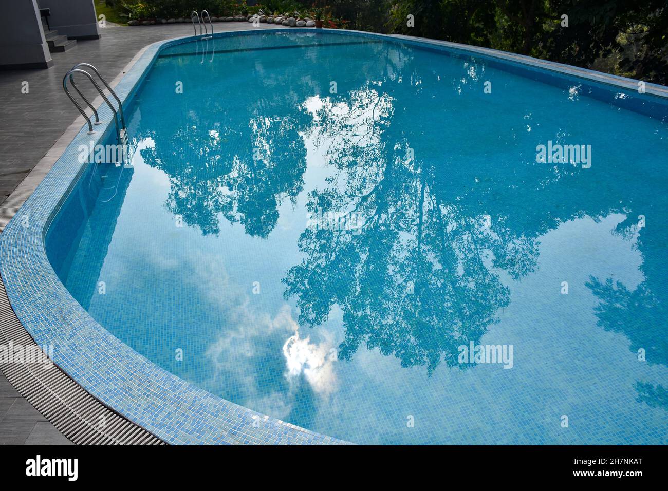 Swimming pool with blue and clear water Stock Photo - Alamy