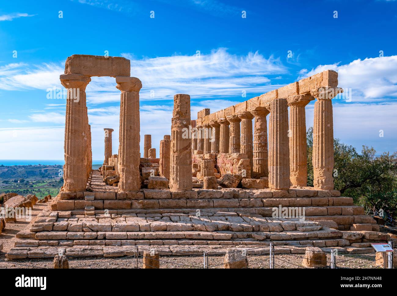 The ruins of the temple of Juno, in the Valley of the Temples, in Acragas, an ancient Greek city on the site of modern Agrigento, Sicily, Italy. Stock Photo