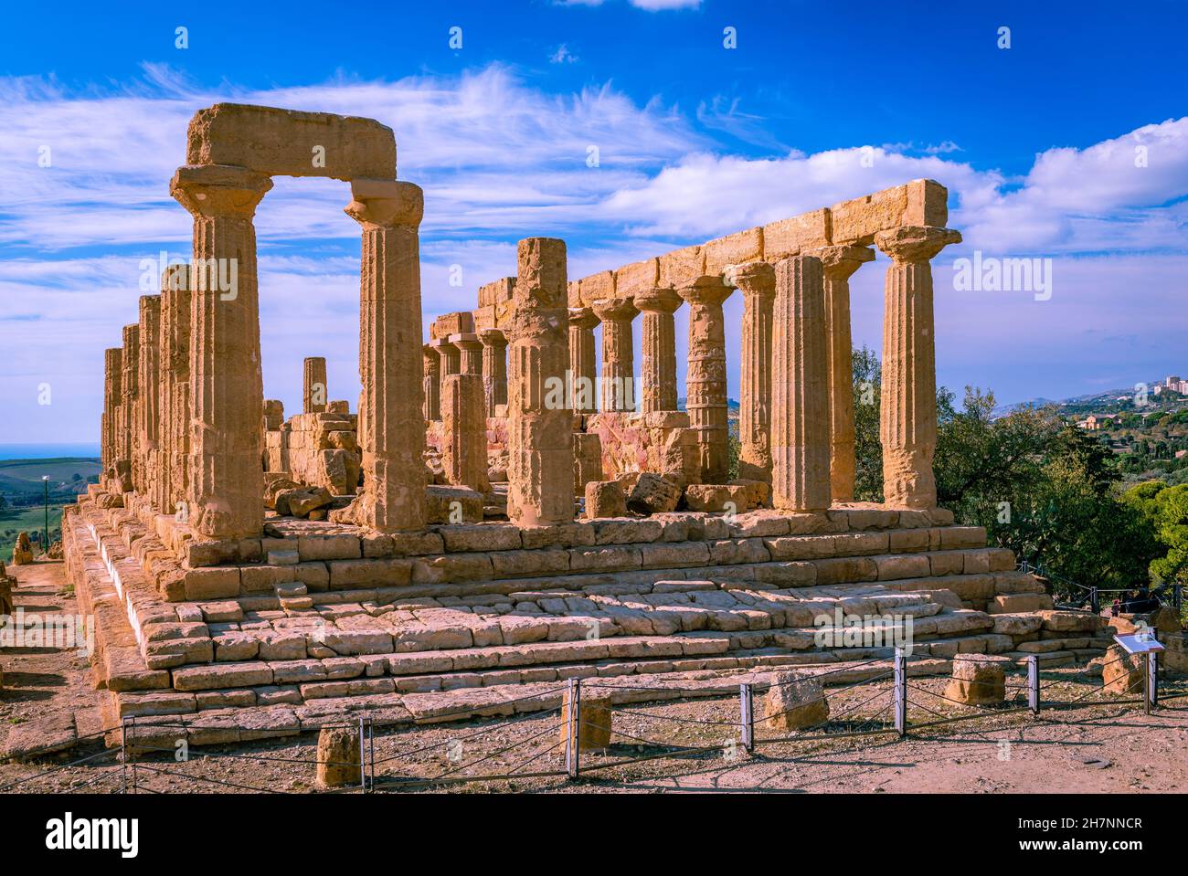 The ruins of the temple of Juno, in the Valley of the Temples, in Acragas, an ancient Greek city on the site of modern Agrigento, Sicily, Italy. Stock Photo