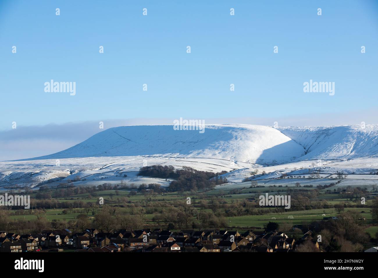 Snowy mountain covered in fresh winter snow. View of Pendle hill in the ribble valley, lancashire Stock Photo