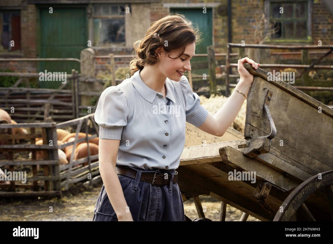 The Guernsey Literary and Potato Peel Pie Society  Year : 2018 UK / USA Director : Mike Newell Lily James Stock Photo