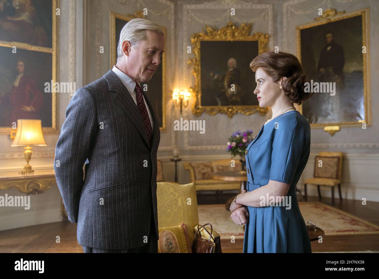 The Crown TV Series (2016-) UK / USA Created by Peter Morgan 2017 Season 2, episode 6 : Vergangenheit Director : Philippa Lowthorpe Alex Jennings, Claire Foy Stock Photo