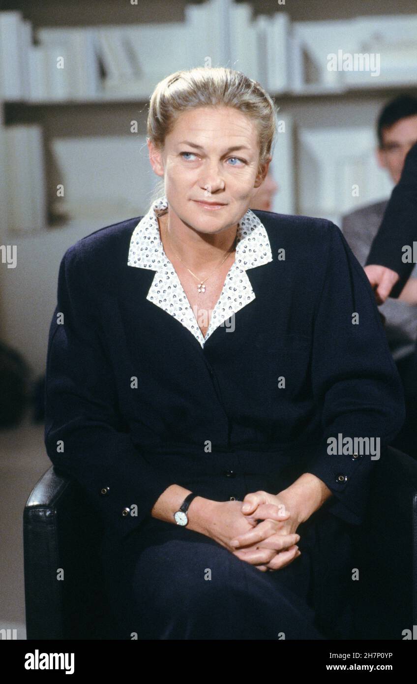 Elisabeth Badinter on the set of the literary TV show “Apostrophes