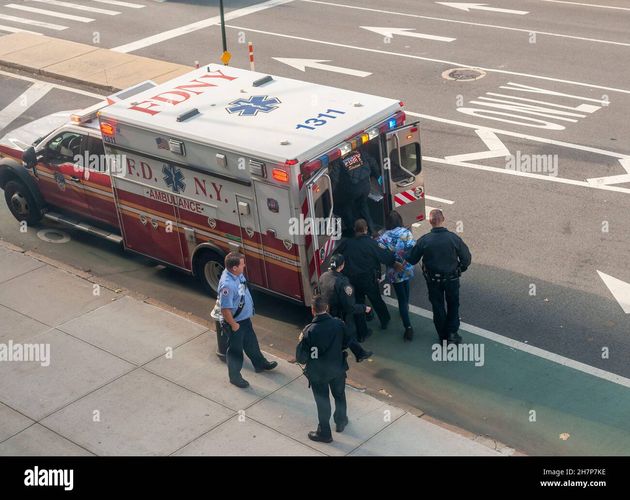 EMT and NYPD officers restrain an emotionally disturbed person in Chelsea in New York on Sunday, November 21, 2021. (© Richard B. Levine) Stock Photo