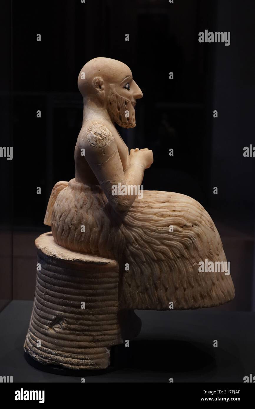 Alabaster Statue of Ebih-Il a 25th-century BC superintendent of the ancient city-state of Mari in modern eastern Syria. Stock Photo