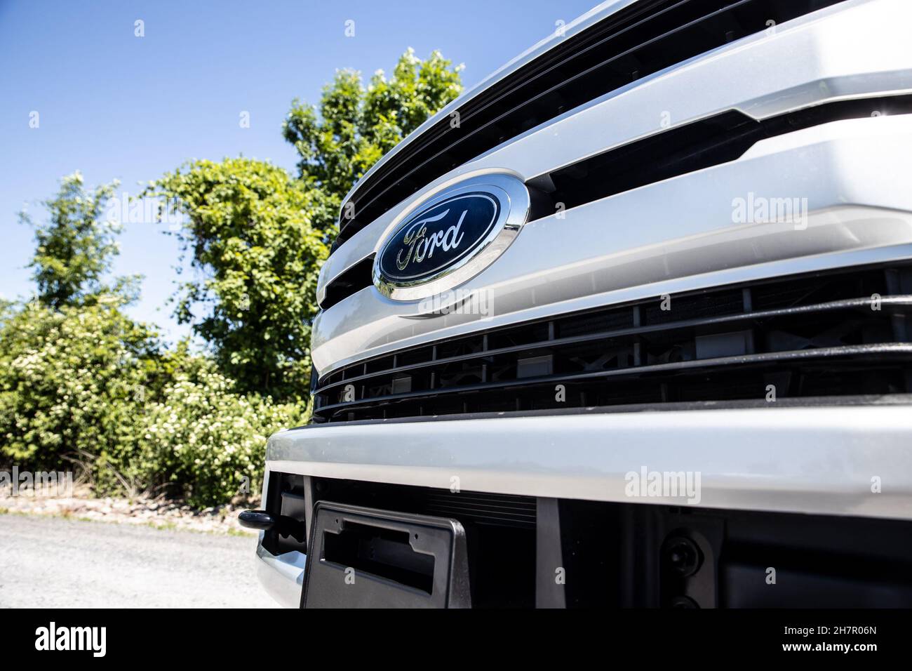 OSWEGO, UNITED STATES - Jul 05, 2020: A white lifted Ford truck near green trees Stock Photo