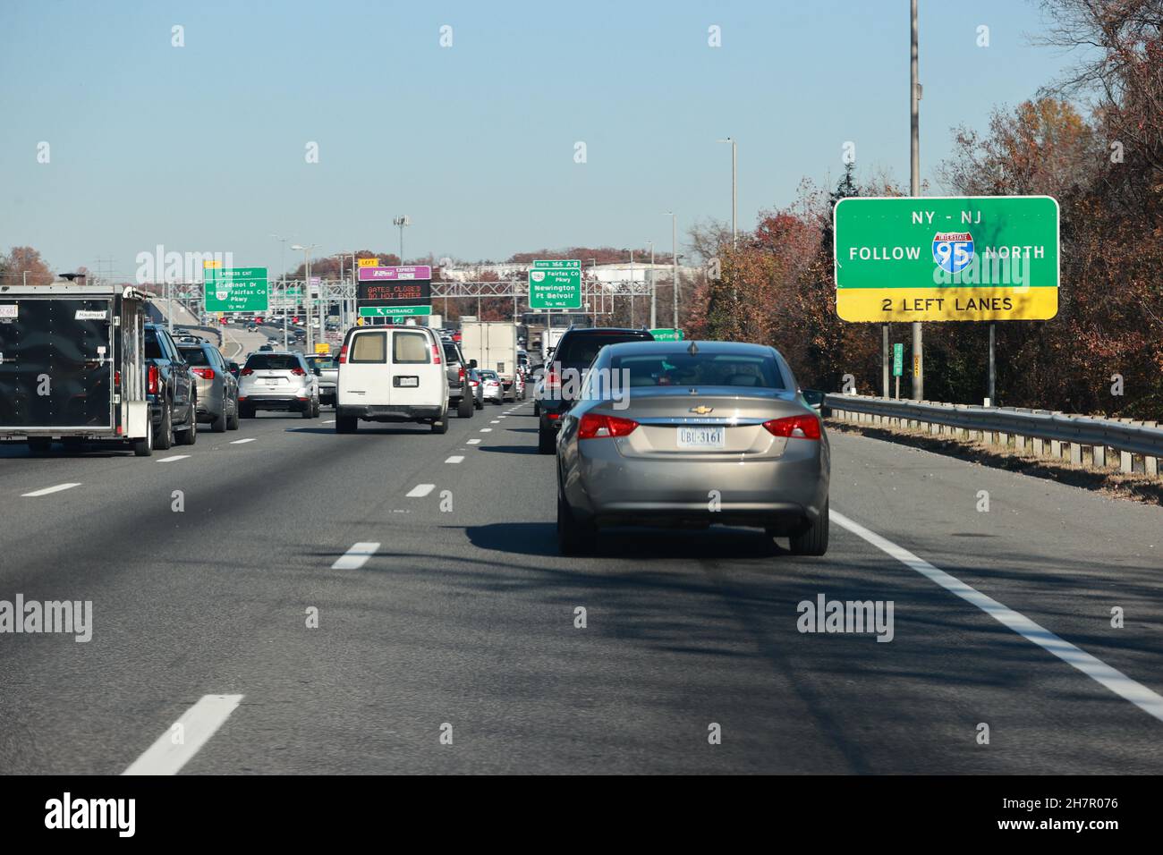 Woodbridge, VA, USA. 24th Nov, 2021. View of I95 in Woodbridge, Virginia the Wednesday before Thanksgiving Day weekend on November 24, 2021. Credit: Mpi34/Media Punch/Alamy Live News Stock Photo
