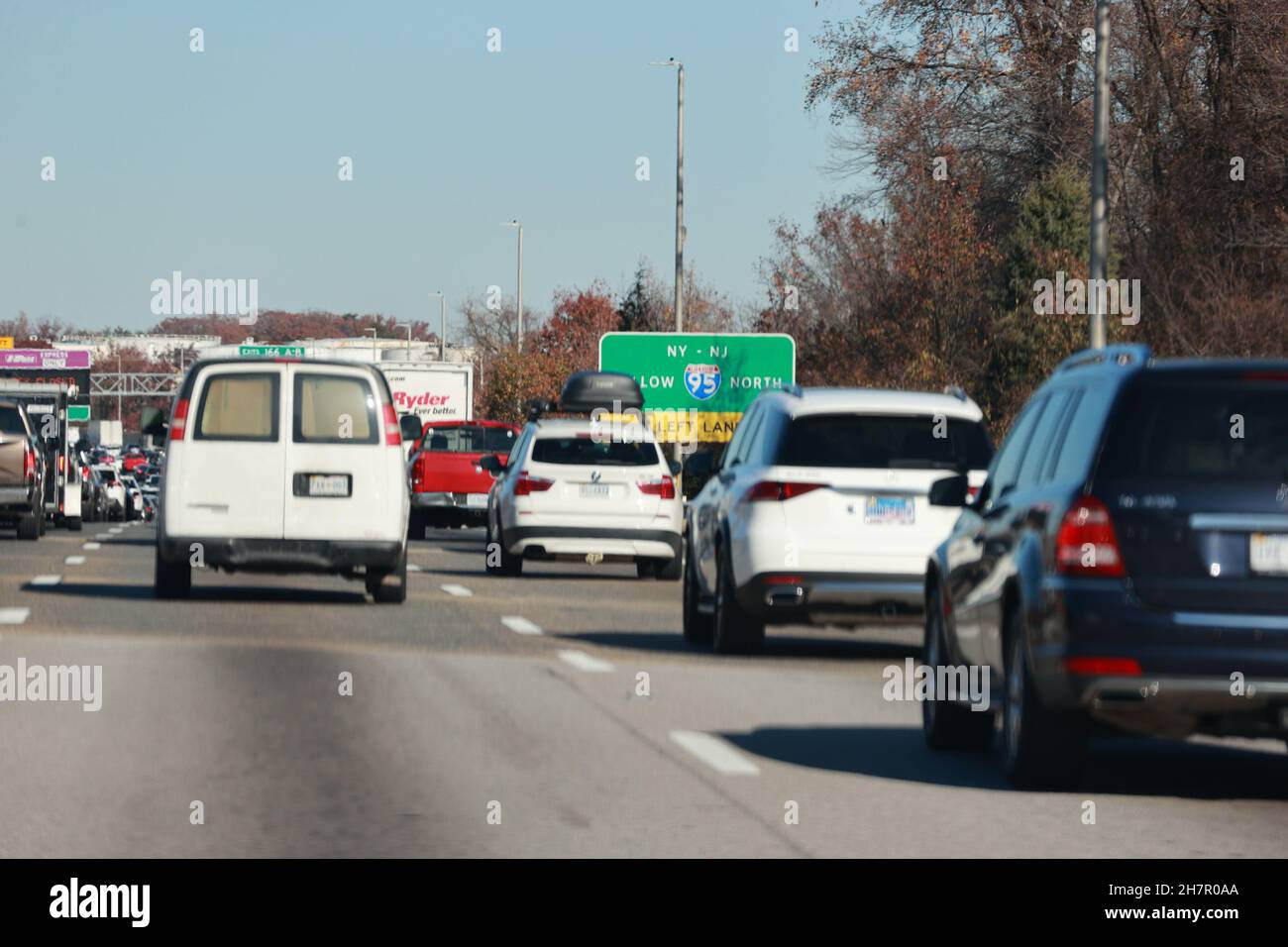 Woodbridge, VA, USA. 24th Nov, 2021. View of I95 in Woodbridge, Virginia the Wednesday before Thanksgiving Day weekend on November 24, 2021. Credit: Mpi34/Media Punch/Alamy Live News Stock Photo
