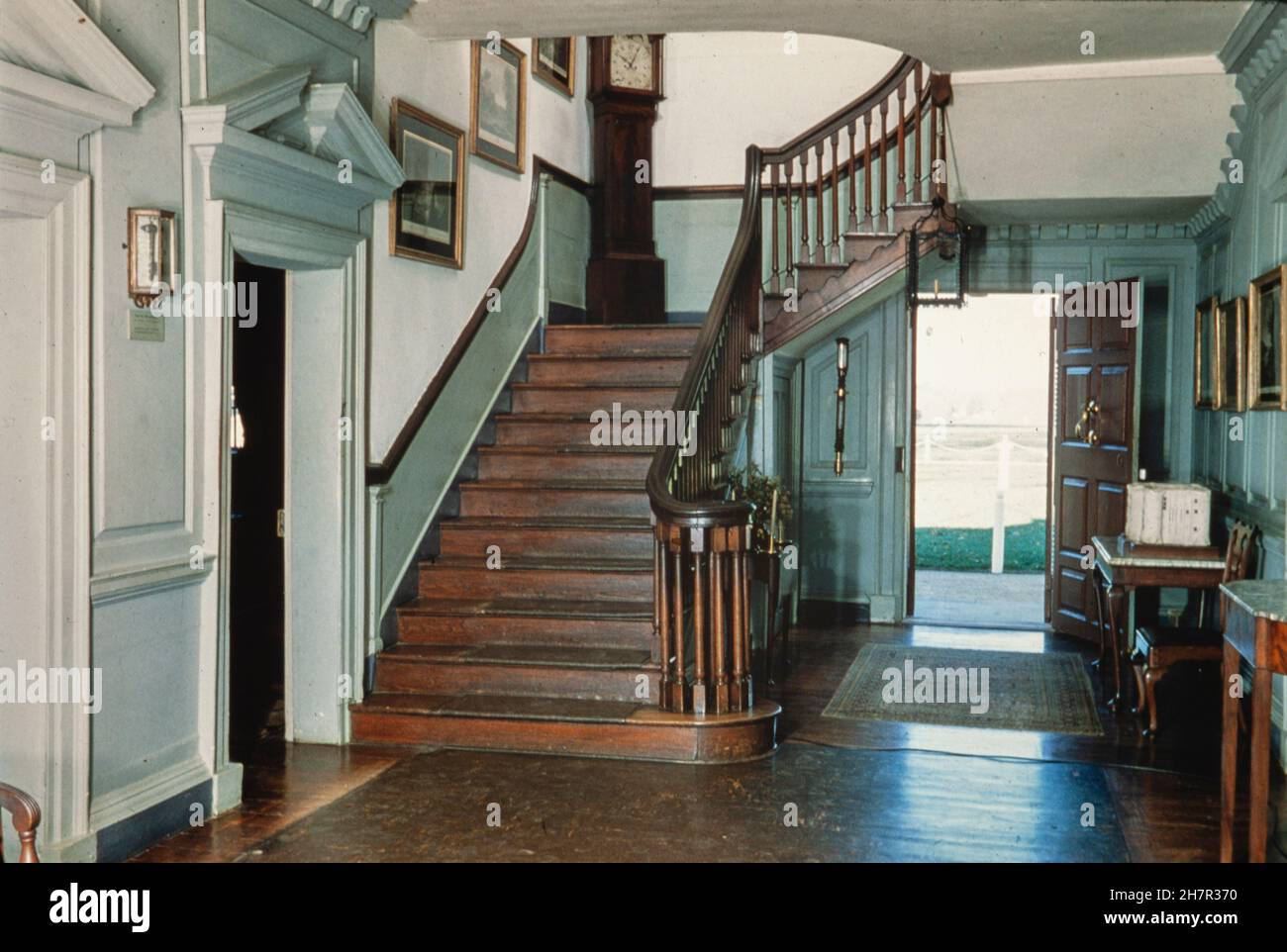 MOUNT VERNON, VIRGINIA NOVEMBER 1969: George Washington' s interior ...