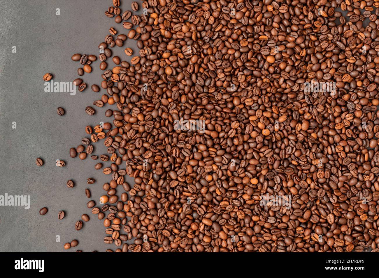 Fresh roasted coffee beans background. Top view Stock Photo - Alamy