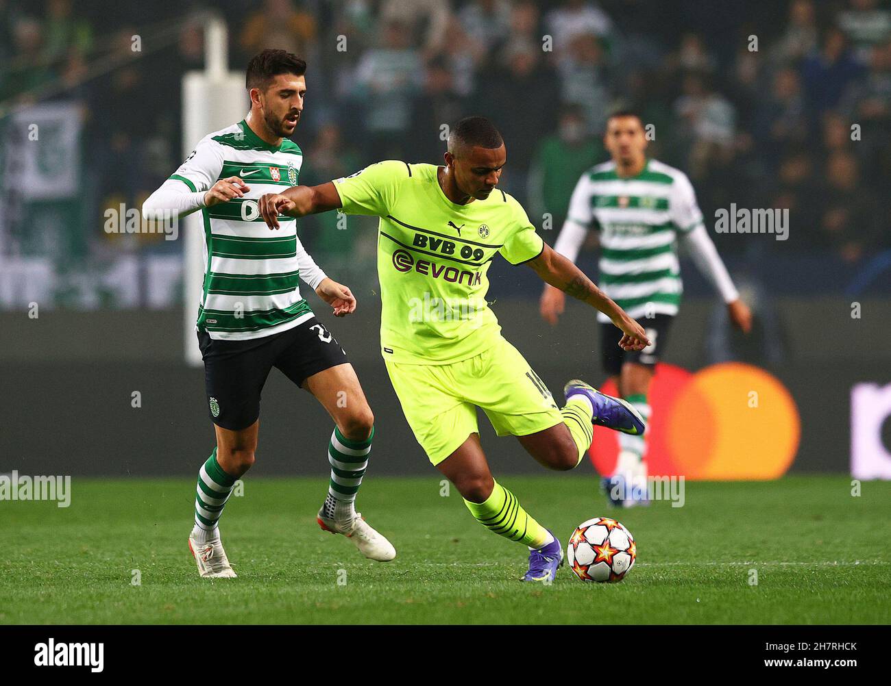 Lisbon, Portugal. 24th Nov, 2021. firo: 24.11.2021, Fuvuball, UEFA Champions League, CL, CHL, season 2021/2022, group stage, Sporting Lisbon - BVB, Borussia Dortmund Manuel AKANJI, BVB/dpa/Alamy Live News Stock Photo