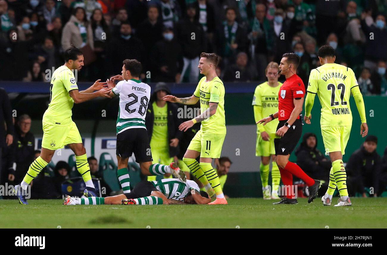 Soccer Football Champions League Group C Sporting Cp V Borussia Dortmund Estadio Jose Alvalade Lisbon Portugal November 24 21 Players Clash Before Borussia Dortmund S Emre Can Is