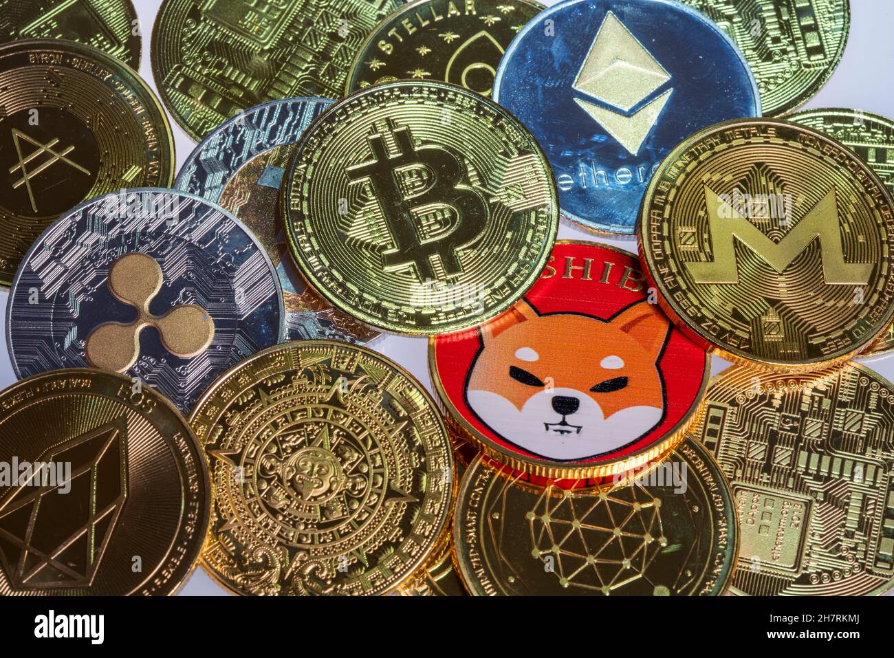 Various cryptocurrencies, symbol coins, optical placeholder for digital  currency, blockchain, Bitcoin, Ripple, Ethereum, Shiba Inu, Eos, Litecoin,  Mon Stock Photo - Alamy
