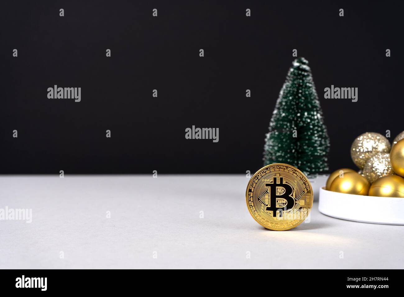 Gold coin with bitcoin sign with Christmas tree and Christmas balls on gray  and black background. Cryptocurrency mining. Christmas gift Stock Photo -  Alamy