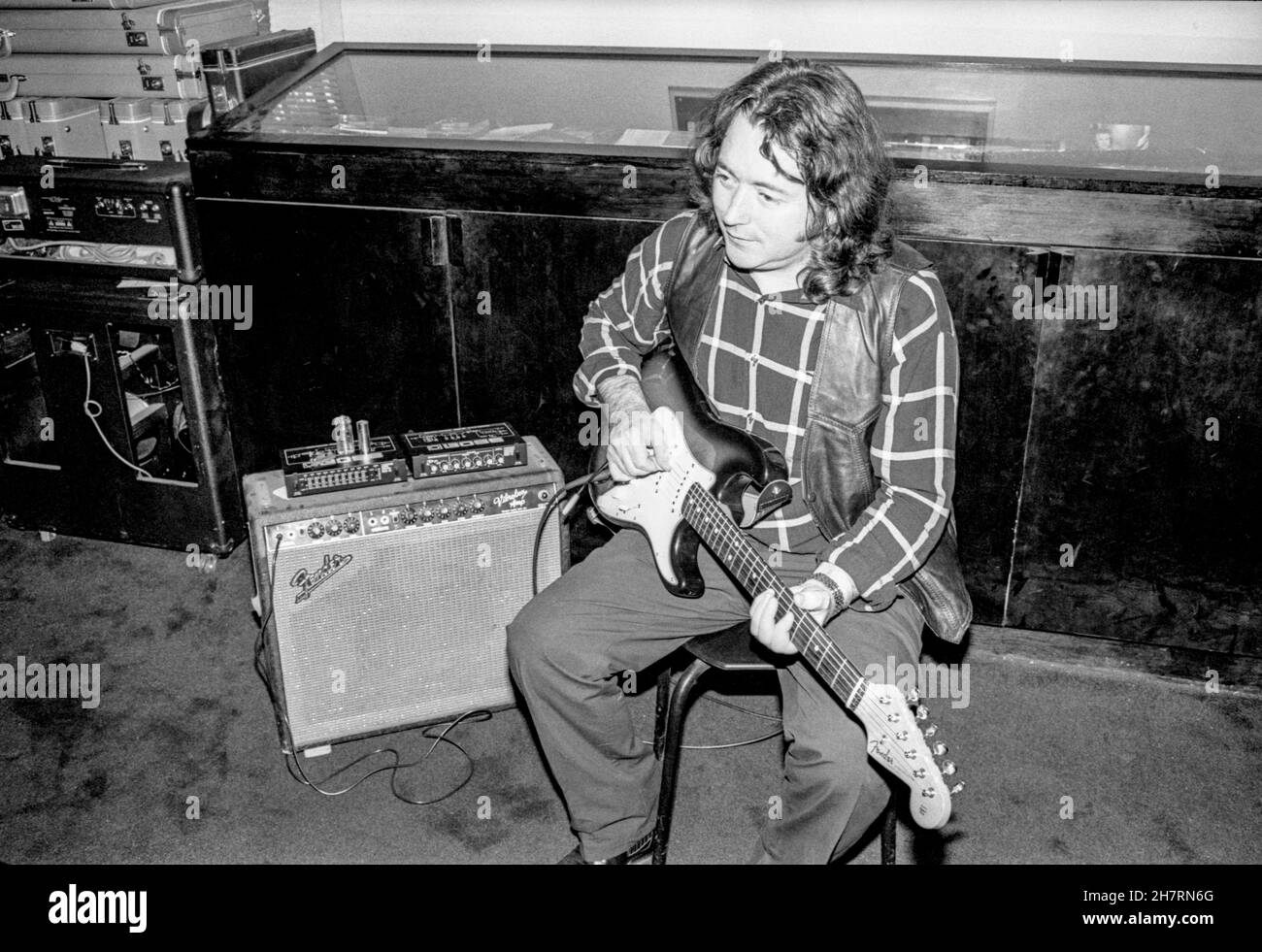 Irish blues/rock guitarist and singer Rory Gallagher trying out new equipment at Nomis Studios in West London, England on 11 July 1989. Stock Photo