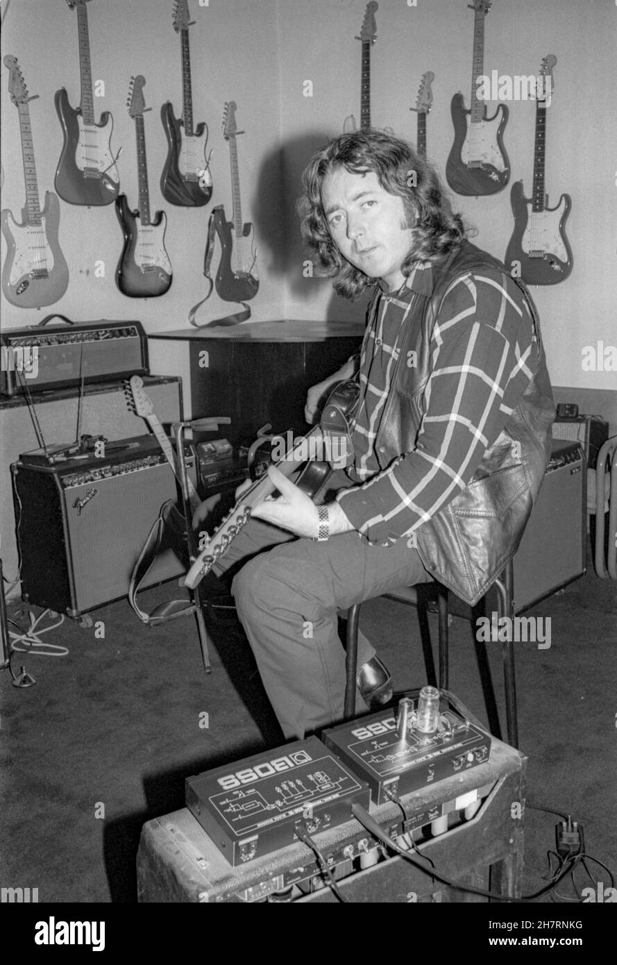 Irish blues/rock guitarist and singer Rory Gallagher trying out new equipment at Nomis Studios in West London, England on 11 July 1989. Stock Photo