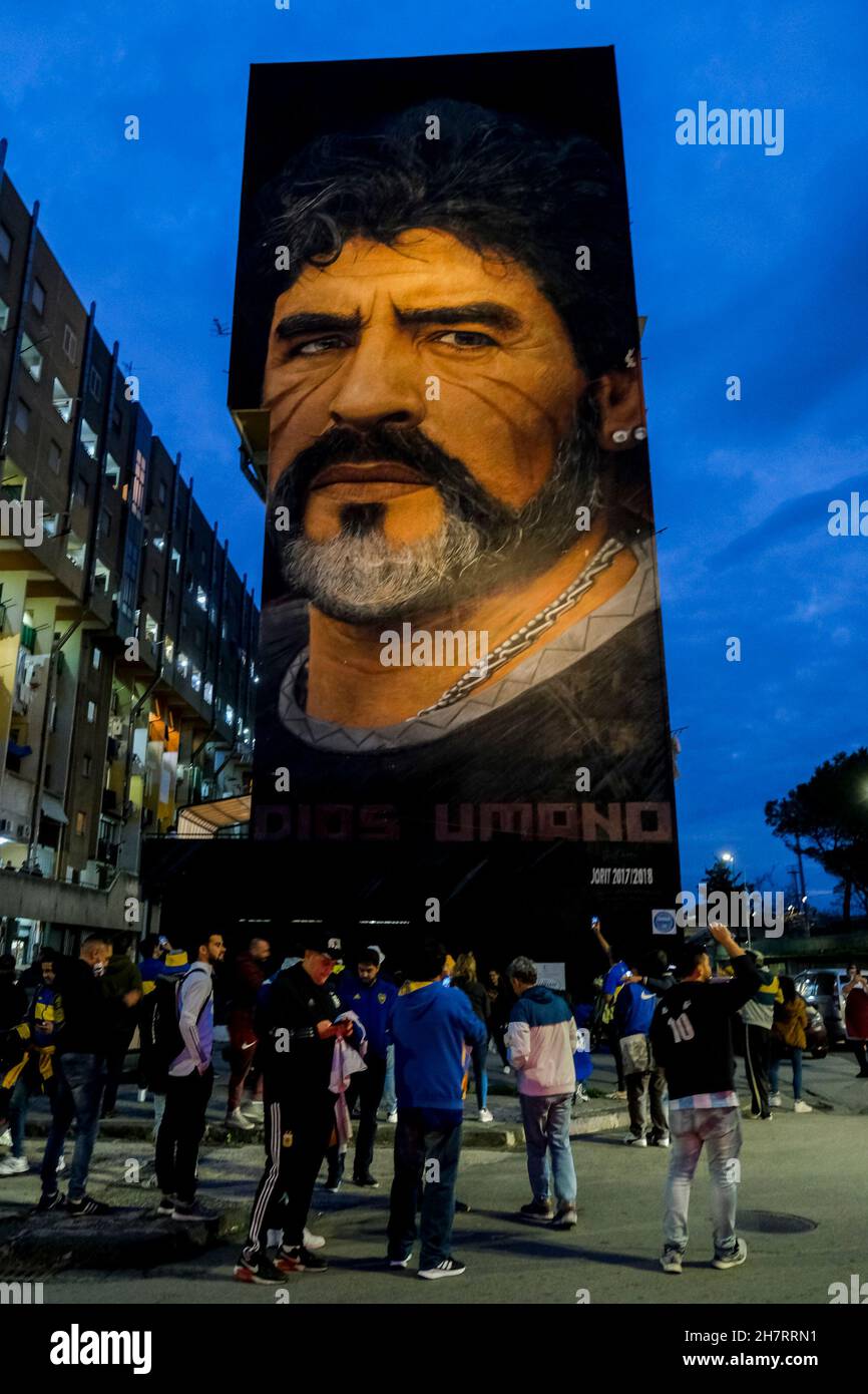 Diego maradona boca juniors hi-res stock photography and